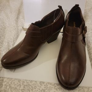 BareTraps Brown Boots 10M (BNWOT)
